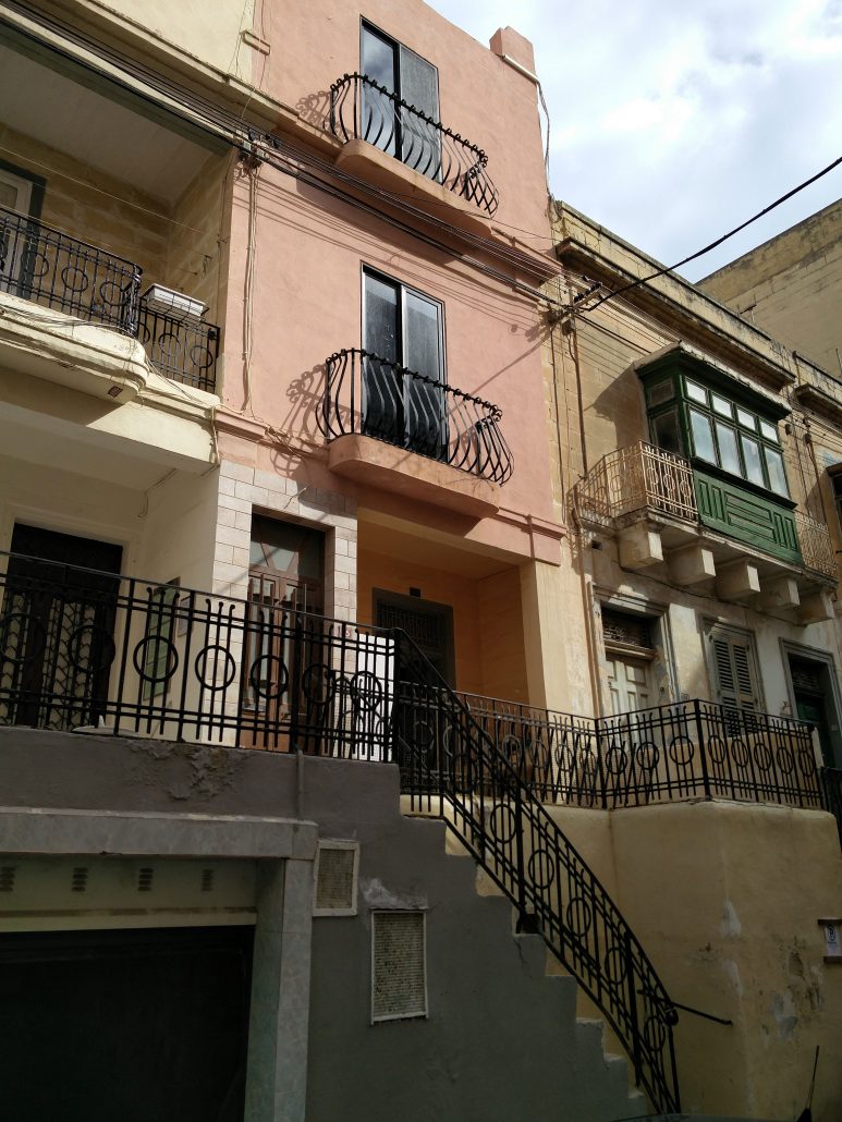 Block of Apartments in Spinola