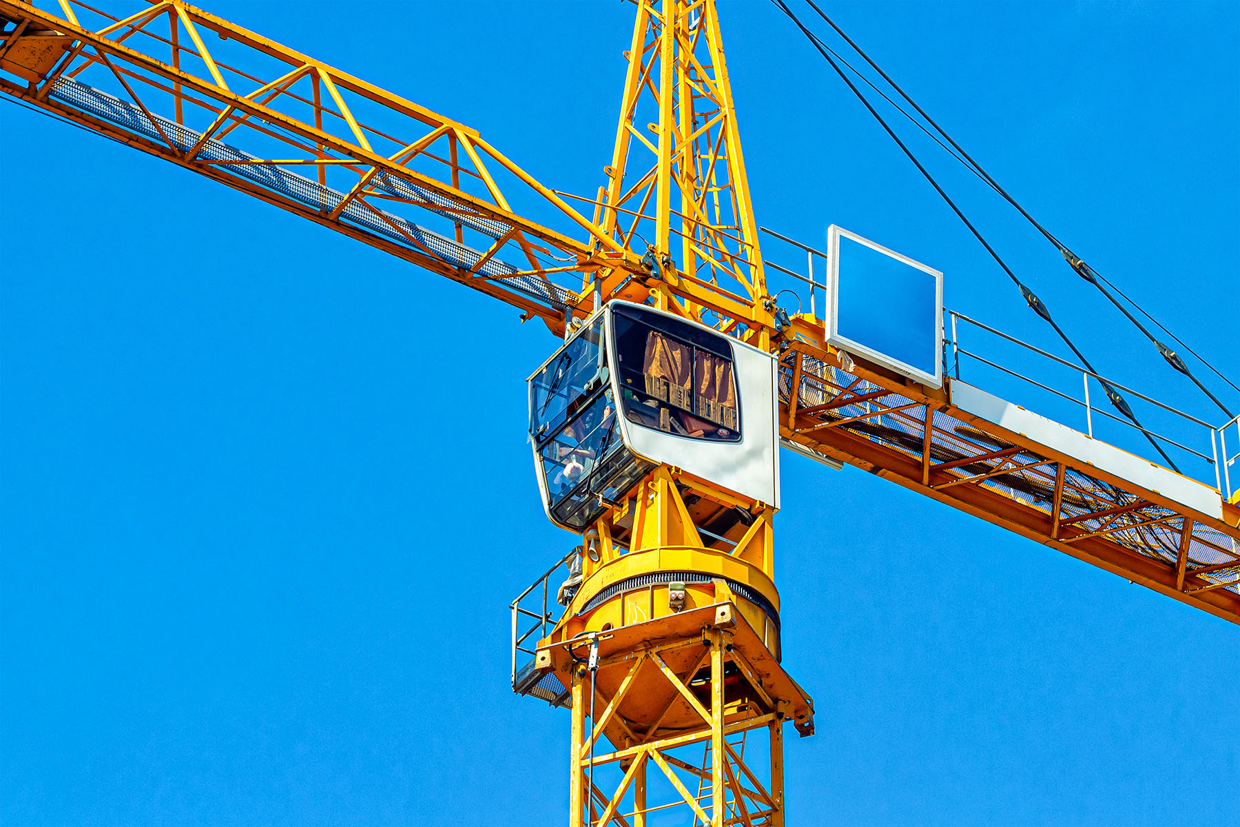 Tower crane operator at work on a Schranz site